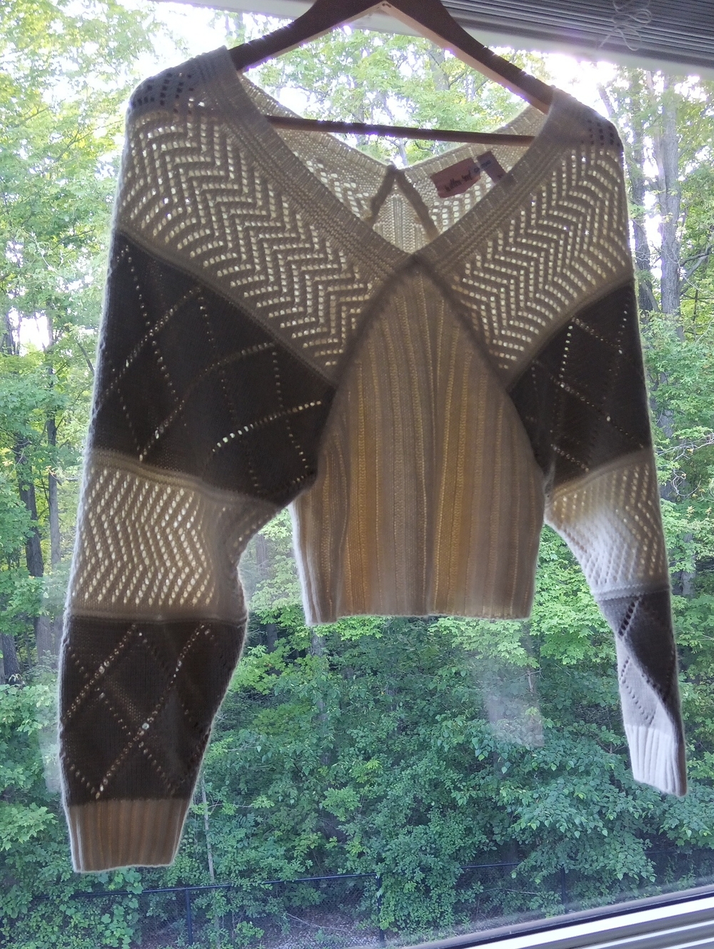 P14 L18 Crochet Knit V‑Neck Pullover with Contrast Panels - Cream & Light Gray